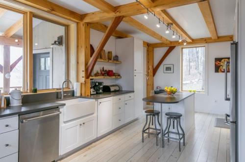 001_Wolf Classic Cabinet in White Paint - Dartmouth